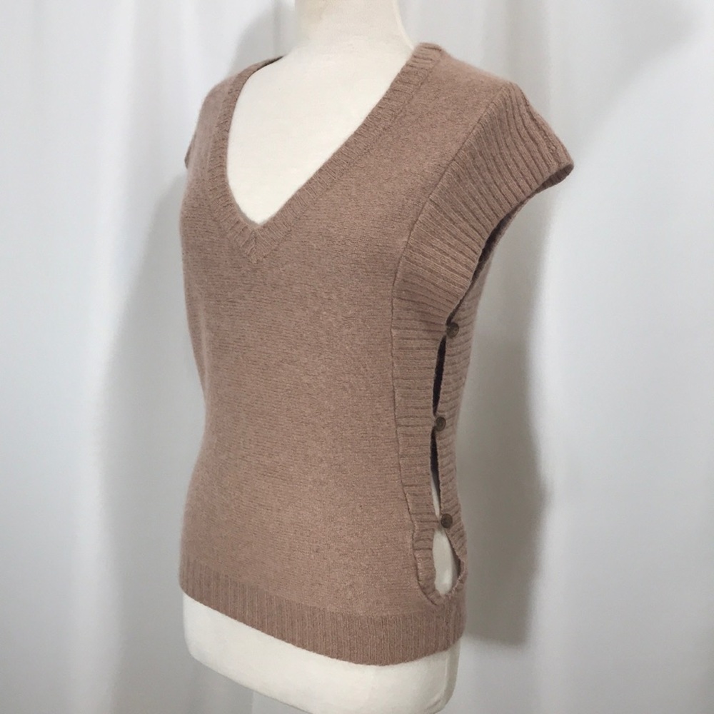 Kai-aakmann Sweater with side buttons size (F)